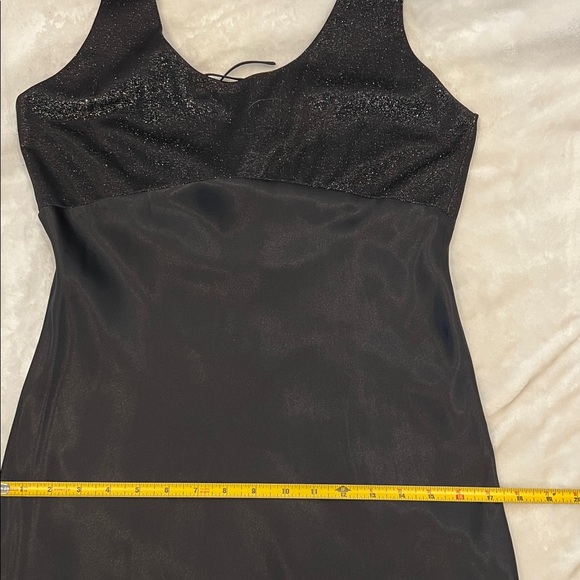 Elegant Black Formal Dress with Lace-up Back - Picture 9 of 9